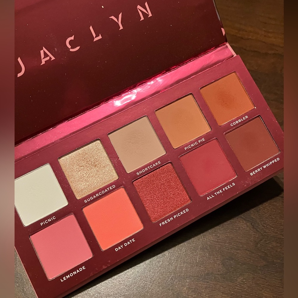 Jaclyn Cosmetics Strawberry Feels Palette